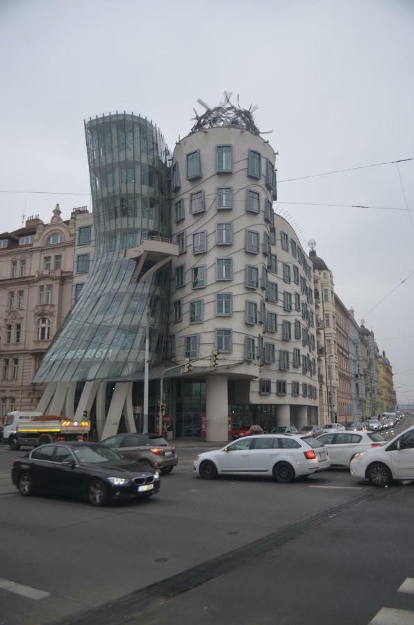 The Dancing House Residence, Two Bedroom Apartment With Balcony Near River! プラハ エクステリア 写真