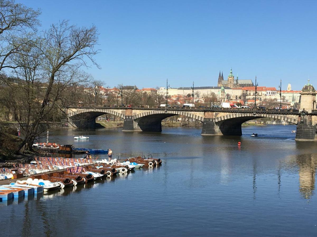 The Dancing House Residence, Two Bedroom Apartment With Balcony Near River! プラハ エクステリア 写真