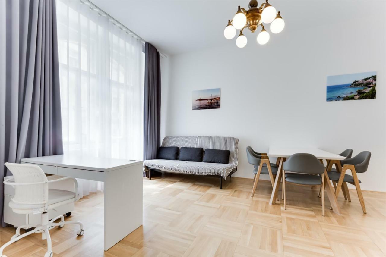 The Dancing House Residence, Two Bedroom Apartment With Balcony Near River! プラハ エクステリア 写真