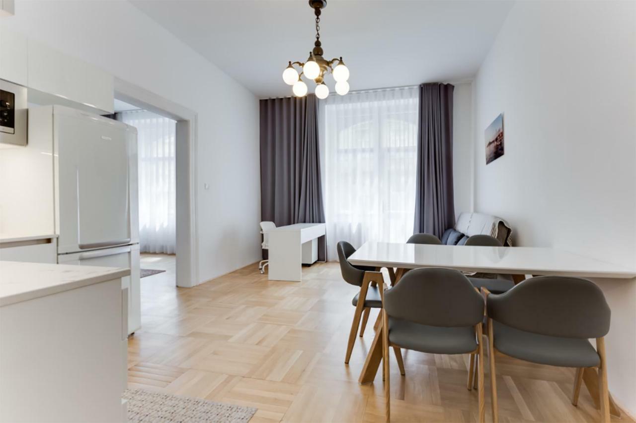 The Dancing House Residence, Two Bedroom Apartment With Balcony Near River! プラハ エクステリア 写真
