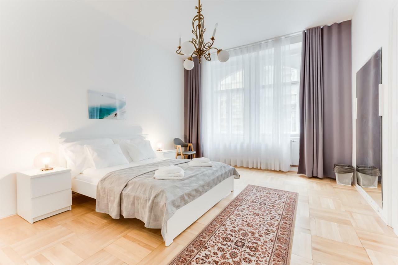 The Dancing House Residence, Two Bedroom Apartment With Balcony Near River! プラハ エクステリア 写真