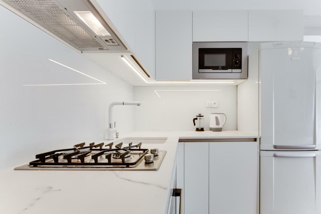 The Dancing House Residence, Two Bedroom Apartment With Balcony Near River! プラハ エクステリア 写真